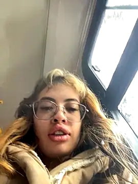 Snapshot of Isabela_Colins chatting on 7, 11, 2025 Isabela Colins online show from 7, 11, 2025