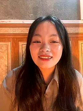 Julia-Elsa online show from 8, 11, 2025