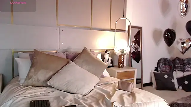 Lina Montclair online show from 10, 10, 2025