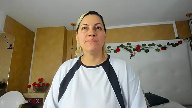 Heidy milf online show from 28, 3, 2026