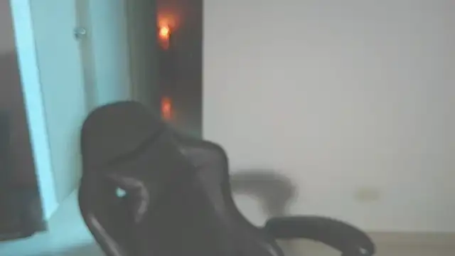 Yulienneg online show from 16, 4, 2026