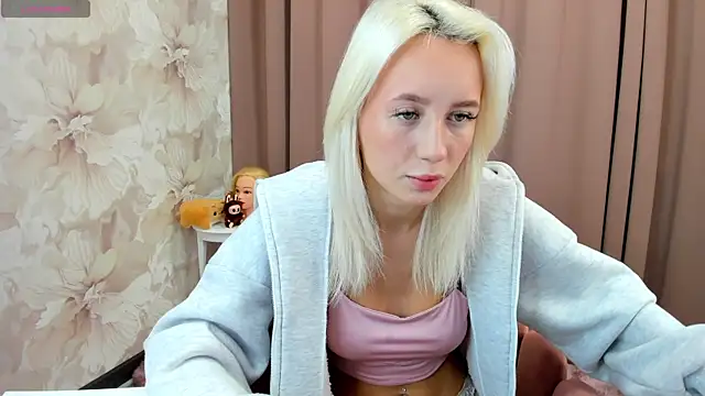 cute luucy online show from 13, 10, 2025