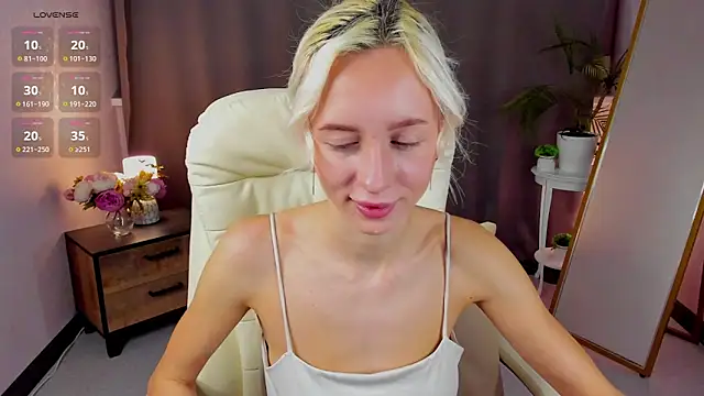 cute luucy online show from 3, 2, 2026