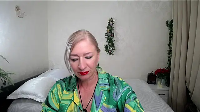hunters woman online show from 7, 7, 2026