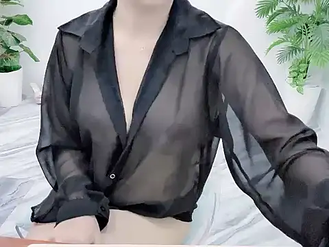 Lyly-2k5 online show from 5, 10, 2025