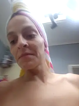 amymatthews92 online show from 10, 10, 2025