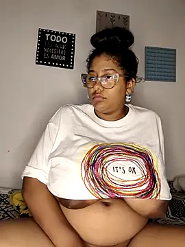 Snapshot of MeliBoobs chatting on 19, 9, 2025 MeliBoobs online show from 19, 9, 2025