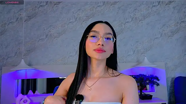 Snapshot of Keira_Corleone chatting on 14, 11, 2025 Keira Corleone online show from 14, 11, 2025