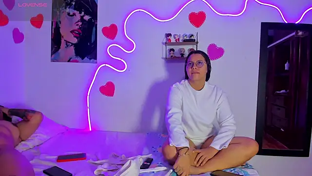 Dilan and Mia online show from 1, 4, 2026