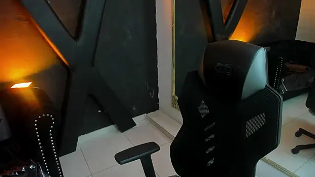 Snapshot of Maxxxine1 chatting on 27, 9, 2025 Maxxxine1 online show from 27, 9, 2025