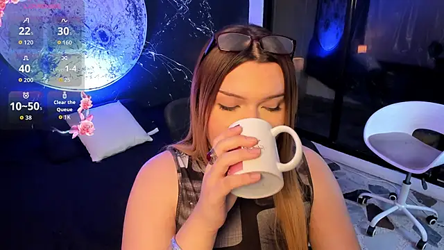 Snapshot of Maxxxine1 chatting on 7, 10, 2025 Maxxxine1 online show from 7, 10, 2025