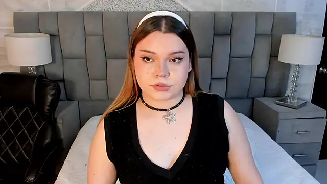 Snapshot of Maxxxine1 chatting on 27, 10, 2025 Maxxxine1 online show from 27, 10, 2025