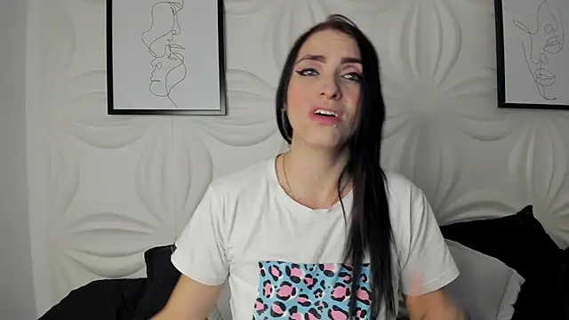 Snapshot of MeganHoffmaan chatting on 23, 4, 2026 MeganHoffmaan online show from 23, 4, 2026