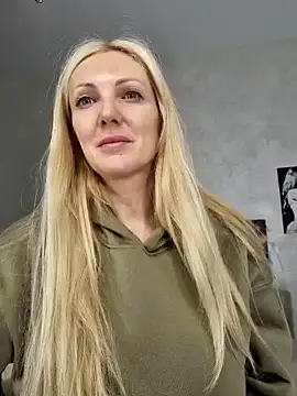Snapshot of Monna chatting on 7, 12, 2024 Monna online show from 7, 12, 2024