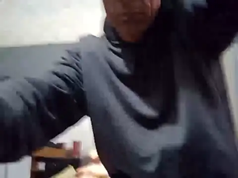 Snapshot of BrenoAvelar chatting on 4, 5, 2026 BrenoAvelar online show from 4, 5, 2026
