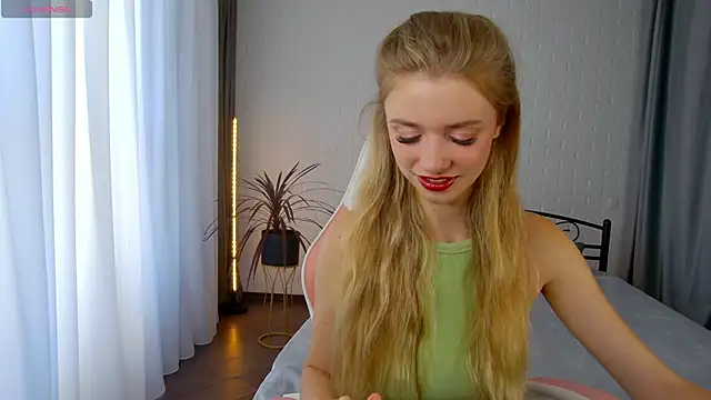 Snapshot of KelsiWest chatting on 21, 9, 2025 KelsiWest online show from 21, 9, 2025