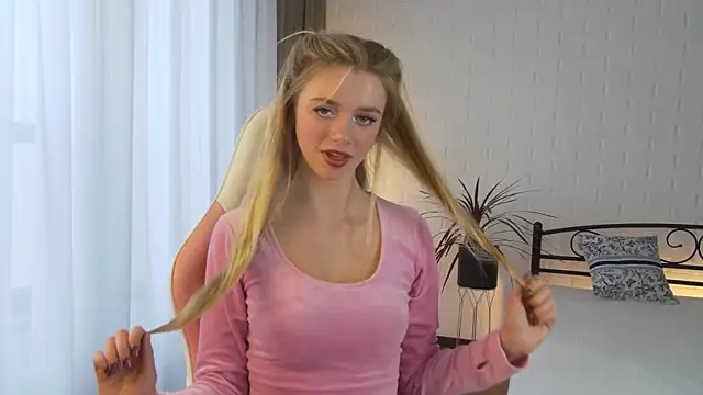 Snapshot of KelsiWest chatting on 2, 10, 2025 KelsiWest online show from 2, 10, 2025