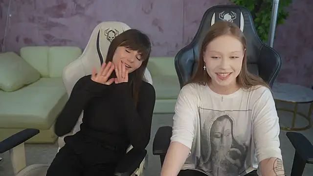 Esmie Smile online show from 1, 11, 2025