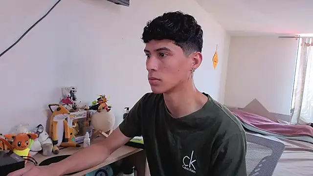 Snapshot of LuClawthorne_ chatting on 19, 3, 2026 LuClawthorne online show from 19, 3, 2026