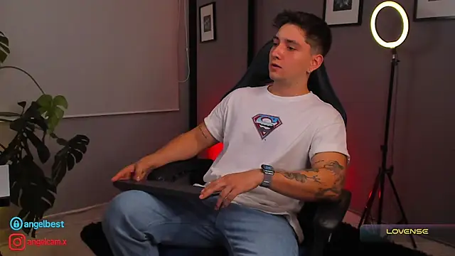 IamAngelCamilo online show from 12, 9, 2025