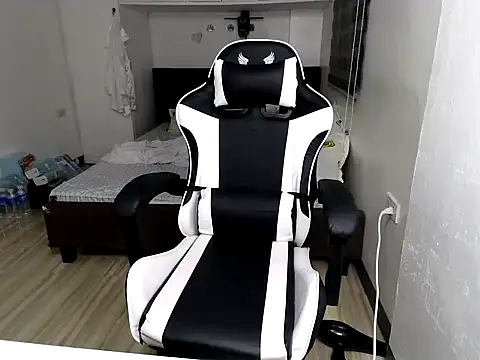 Snapshot of eattmebabyy chatting on 30, 11, 2025 eattmebabyy online show from 30, 11, 2025