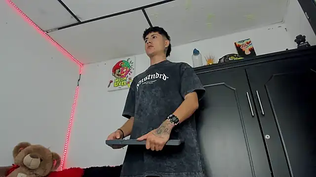 Mateo Escobar online show from 2, 11, 2025