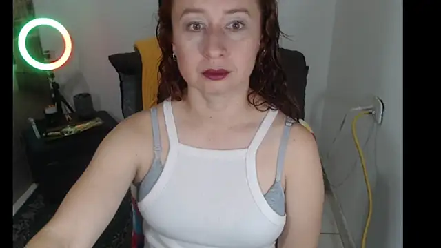 Snapshot of Milf_Valeria chatting on 7, 10, 2025 Milf Valeria online show from 7, 10, 2025