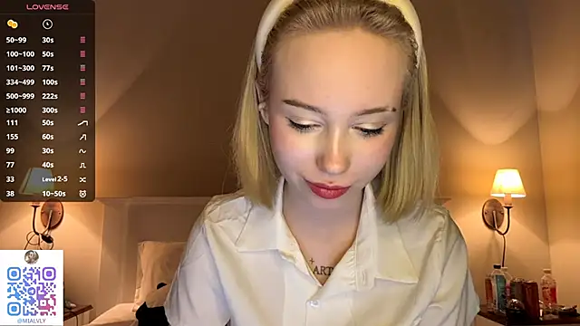Snapshot of FlowMia chatting on 22, 9, 2025 FlowMia online show from 22, 9, 2025