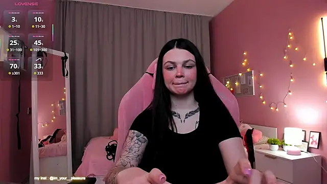 Michela Fruet online show from 30, 11, 2025