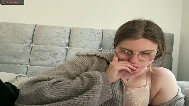 Snapshot of BustyKellyXXX chatting on 28, 4, 2026 BustyKellyXXX online show from 28, 4, 2026