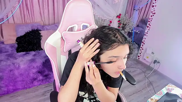 Snapshot of bunny_curly chatting on 18, 9, 2025 bunny curly online show from 18, 9, 2025