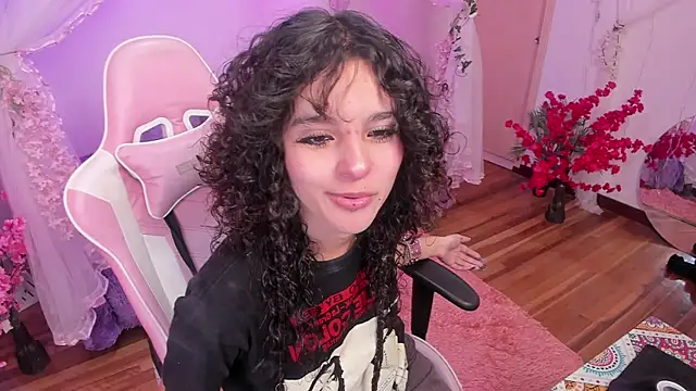Snapshot of bunny_curly chatting on 7, 10, 2025 bunny curly online show from 7, 10, 2025