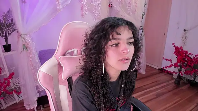 Snapshot of bunny_curly chatting on 21, 10, 2025 bunny curly online show from 21, 10, 2025