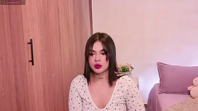 Snapshot of DulceDuarte chatting on 3, 11, 2025 DulceDuarte online show from 3, 11, 2025