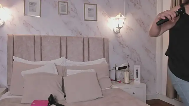 Snapshot of Paula_And chatting on 23, 6, 2026 Paula And online show from 23, 6, 2026
