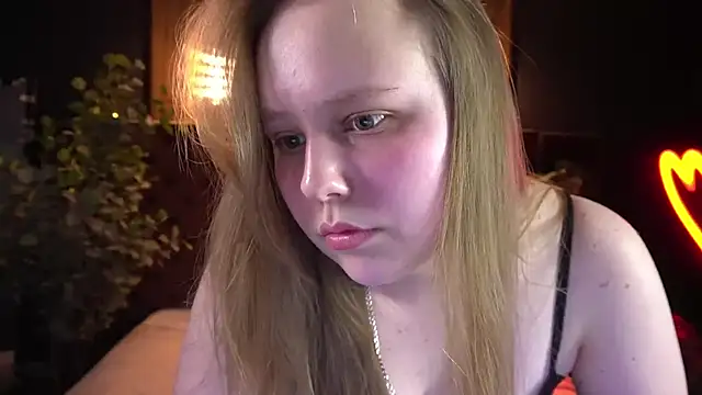Snapshot of CrystallPaws chatting on 5, 5, 2026 CrystallPaws online show from 5, 5, 2026