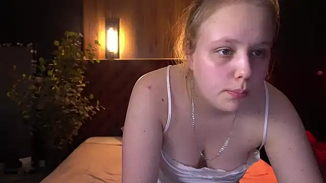 Snapshot of CrystallPaws chatting on 7, 5, 2026 CrystallPaws online show from 7, 5, 2026