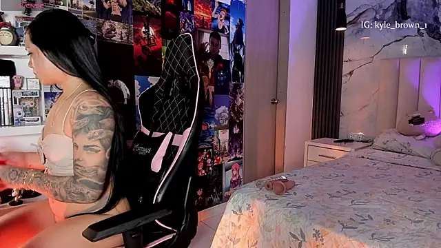 Snapshot of soy_kylebrown chatting on 2, 11, 2025 soy kylebrown online show from 2, 11, 2025