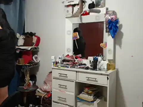 annie clark2 online show from 12, 12, 2024