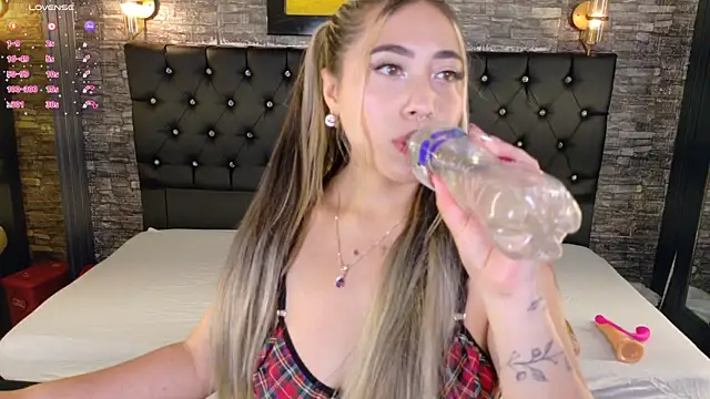  ManuVeelez online show from 21, 10, 2025