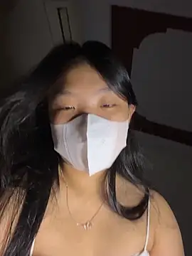 Snapshot of Thuylinh05 chatting on 7, 10, 2025 Thuylinh05 online show from 7, 10, 2025