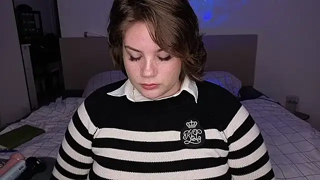 MaeNoir online show from 10, 10, 2025