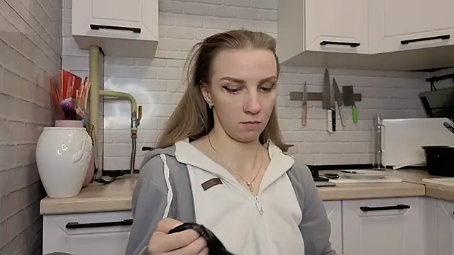 Edena  online show from 10, 4, 2026