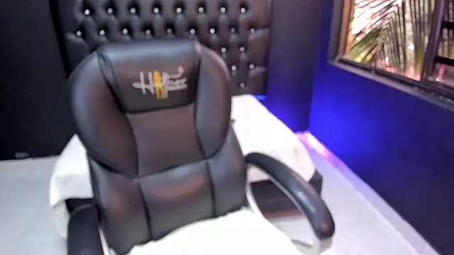 amanda noir online show from 9, 1, 2026