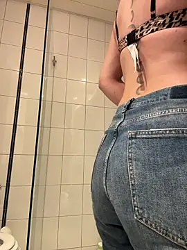 Snapshot of IsabellaEtha chatting on 21, 10, 2025 IsabellaEtha online show from 21, 10, 2025