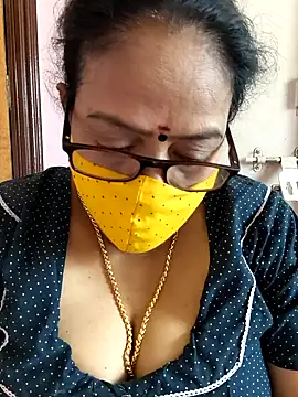 Snapshot of heera-rani chatting on 10, 9, 2025 heera-rani online show from 10, 9, 2025
