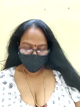Snapshot of heera-rani chatting on 8, 10, 2025 heera-rani online show from 8, 10, 2025