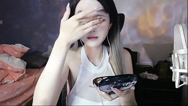 Snapshot of twlilybae chatting on 28, 6, 2026 twlilybae online show from 28, 6, 2026