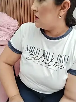 KikaDuque online show from 7, 7, 2026