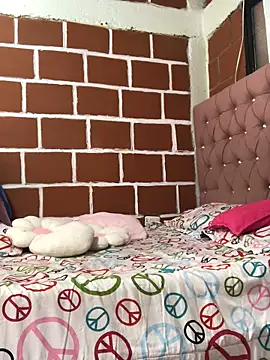 Rachellcooperrr online show from 4, 4, 2026